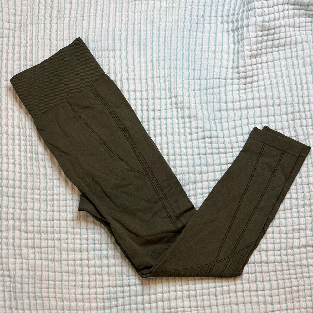 Unbranded seamless butt scrunch athletic legging with compression waistband